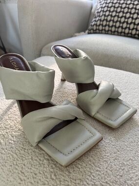 ALOHAS Pale Mint Knotted Strap Heeled Mules